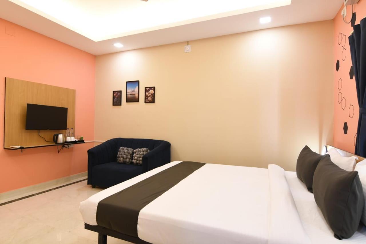 Emerald Euphoria The Luxury Stay Near Infocity Best Seller 부바네스 외부 사진