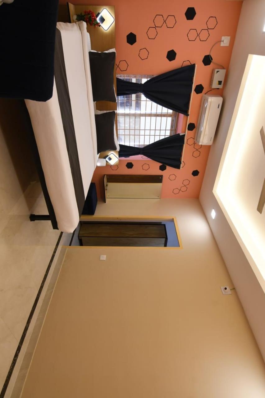 Emerald Euphoria The Luxury Stay Near Infocity Best Seller 부바네스 외부 사진
