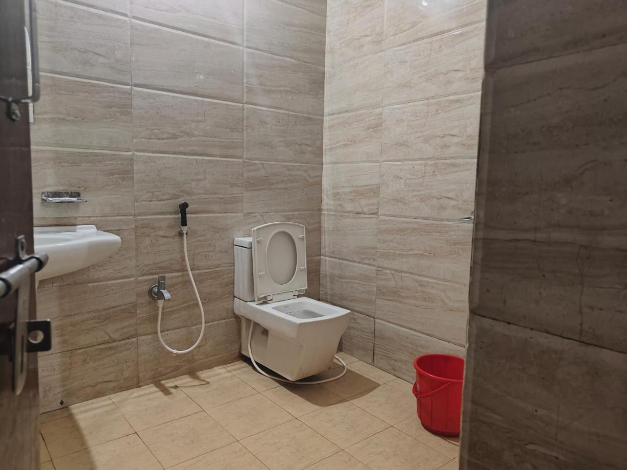 Emerald Euphoria The Luxury Stay Near Infocity Best Seller 부바네스 외부 사진