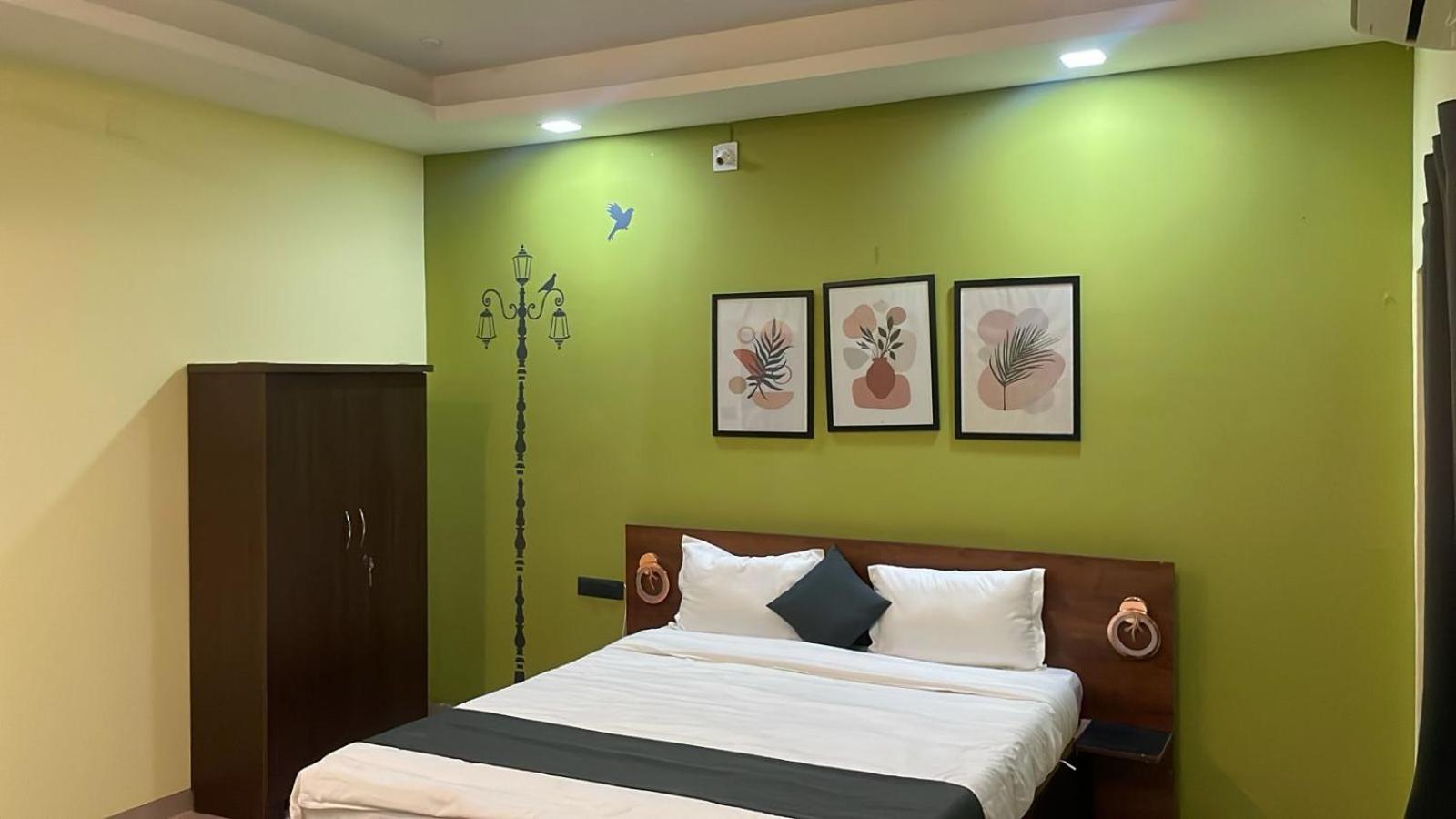Emerald Euphoria The Luxury Stay Near Infocity Best Seller 부바네스 외부 사진