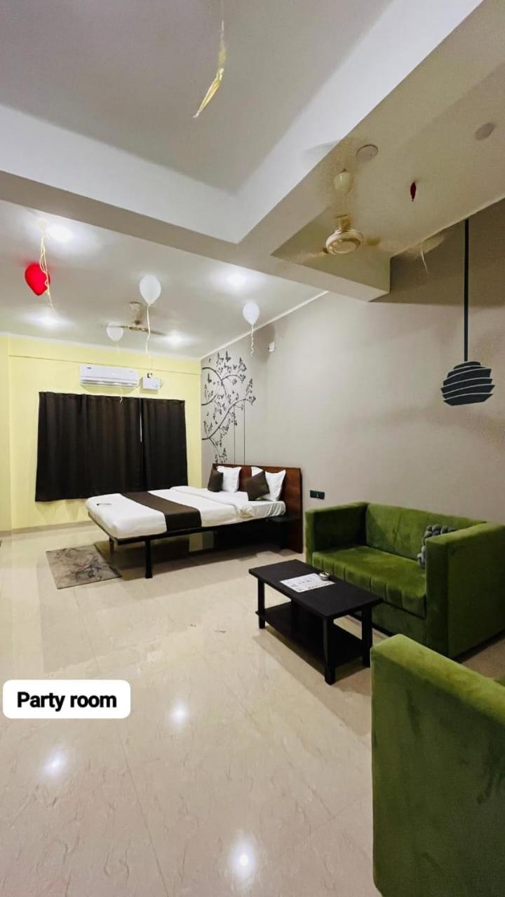 Emerald Euphoria The Luxury Stay Near Infocity Best Seller 부바네스 외부 사진
