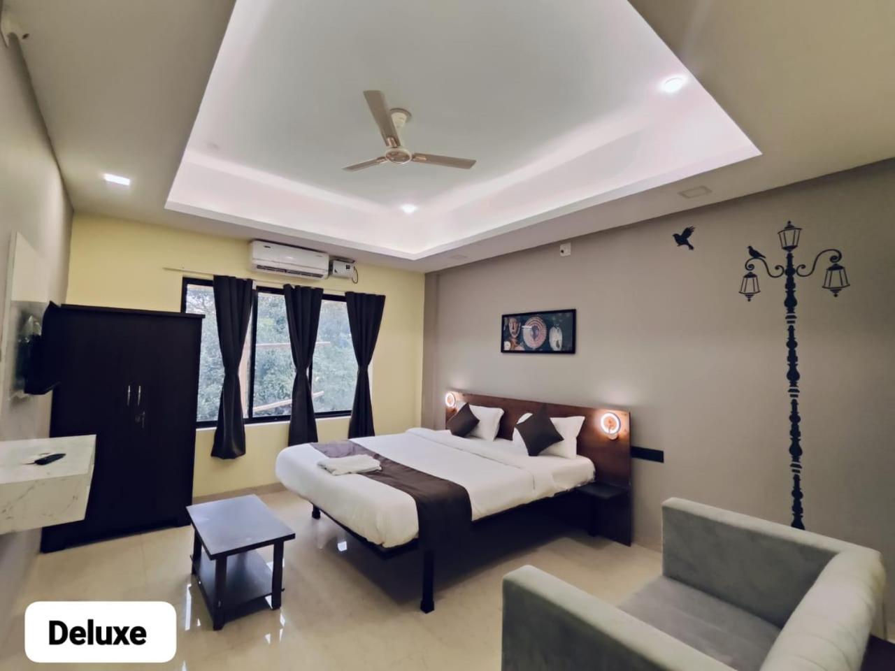 Emerald Euphoria The Luxury Stay Near Infocity Best Seller 부바네스 외부 사진