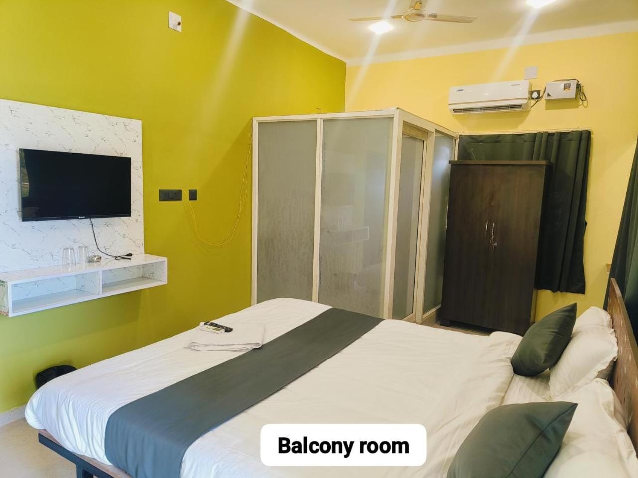 Emerald Euphoria The Luxury Stay Near Infocity Best Seller 부바네스 외부 사진